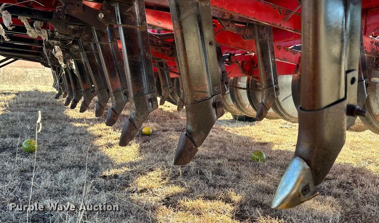 image for item DQ1577 International 7100  grain drill