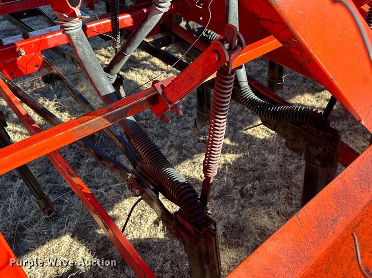 image for item DQ1577 International 7100  grain drill