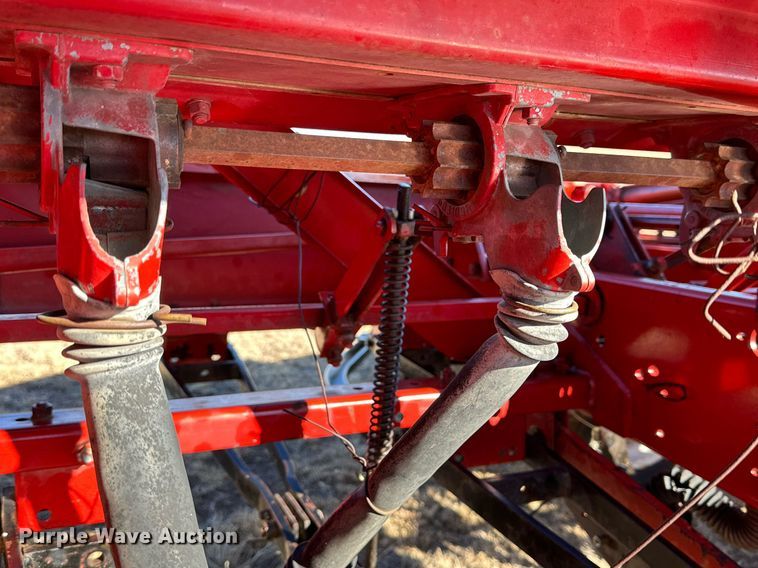 image for item DQ1577 International 7100  grain drill