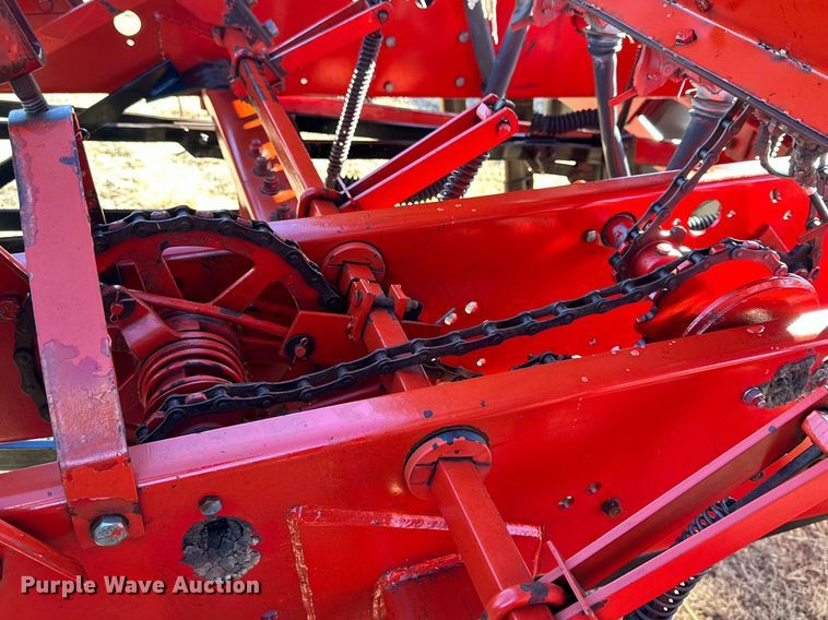 image for item DQ1577 International 7100  grain drill