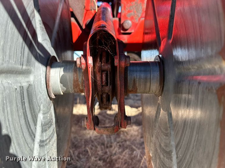 image for item DQ1577 International 7100  grain drill