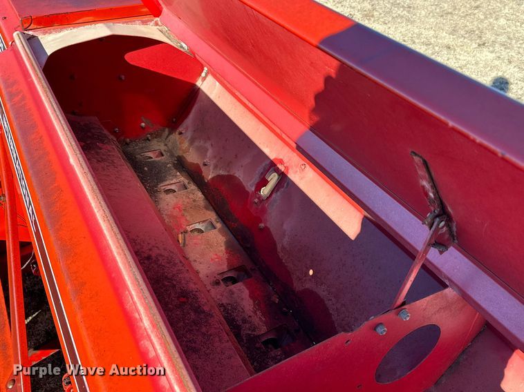 image for item DQ1577 International 7100  grain drill