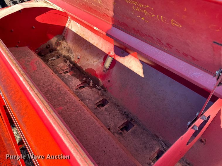 image for item DQ1577 International 7100  grain drill