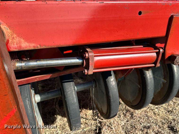 image for item DQ1577 International 7100  grain drill