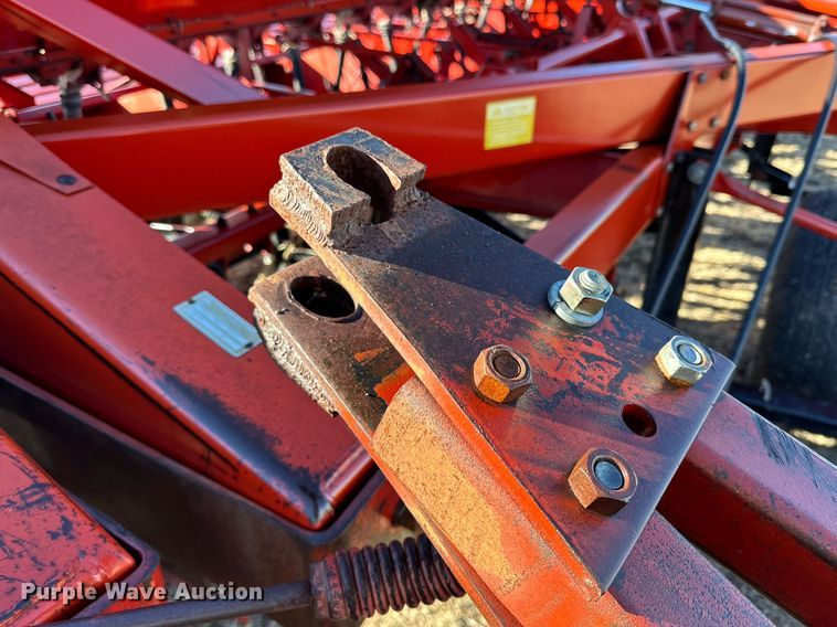 image for item DQ1577 International 7100  grain drill