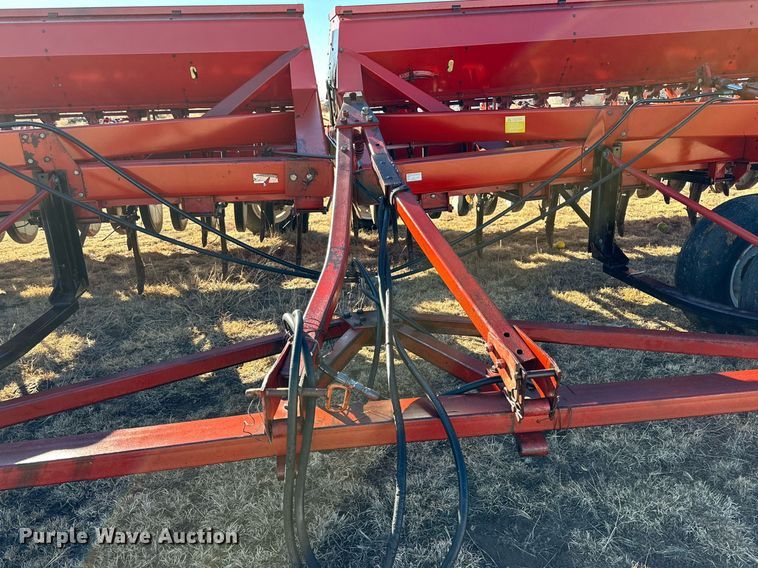 image for item DQ1577 International 7100  grain drill