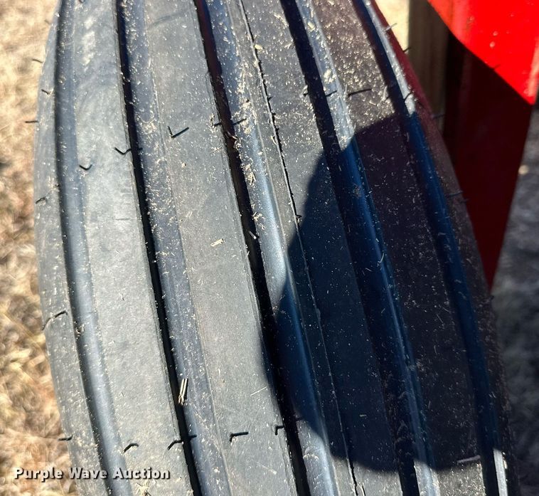 image for item DQ1577 International 7100  grain drill