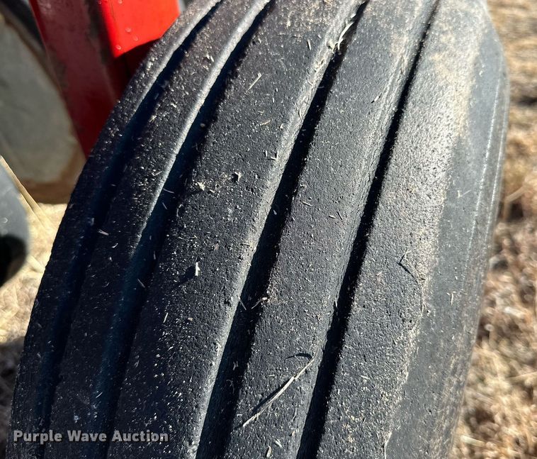 image for item DQ1577 International 7100  grain drill