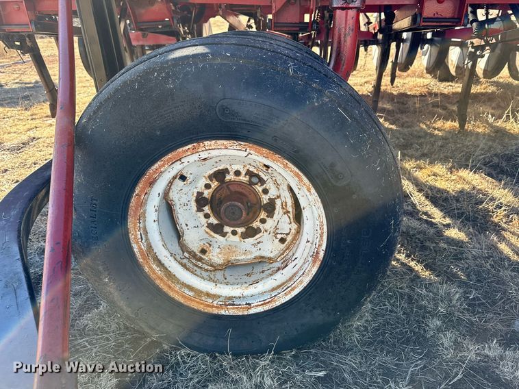 image for item DQ1577 International 7100  grain drill