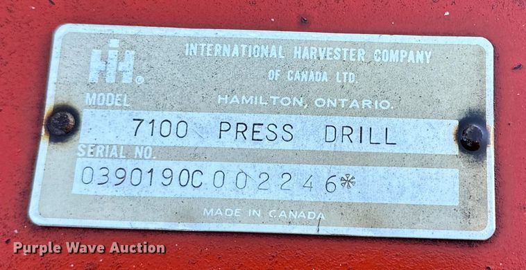 image for item DQ1577 International 7100  grain drill