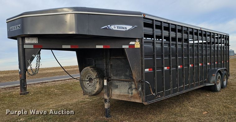 image for item DQ8563 2011 Titan BR8382  livestock trailer