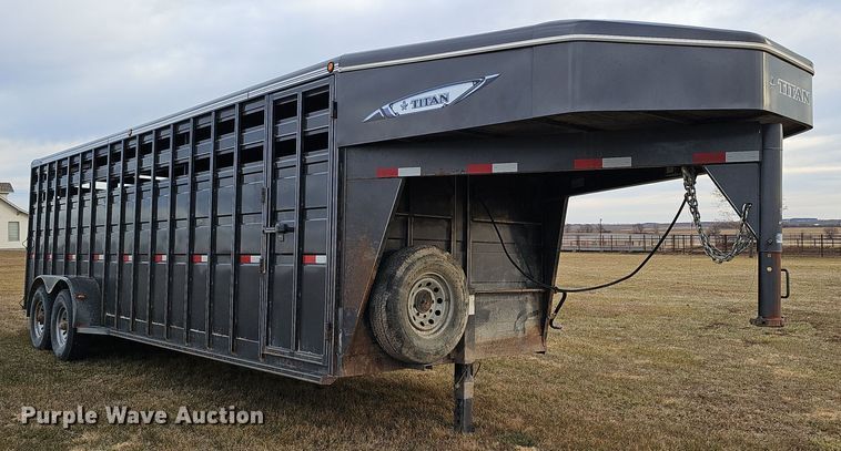 image for item DQ8563 2011 Titan BR8382  livestock trailer
