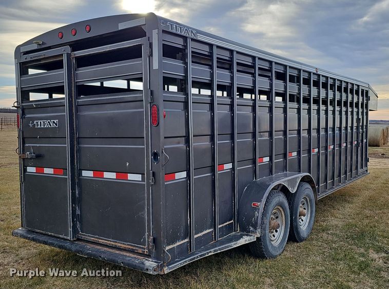 image for item DQ8563 2011 Titan BR8382  livestock trailer