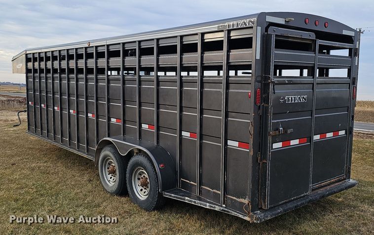 image for item DQ8563 2011 Titan BR8382  livestock trailer