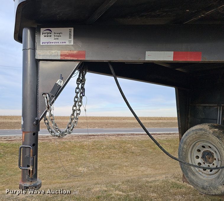 image for item DQ8563 2011 Titan BR8382  livestock trailer