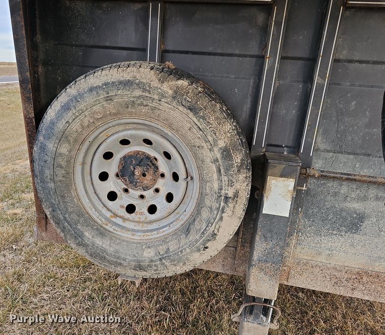 image for item DQ8563 2011 Titan BR8382  livestock trailer