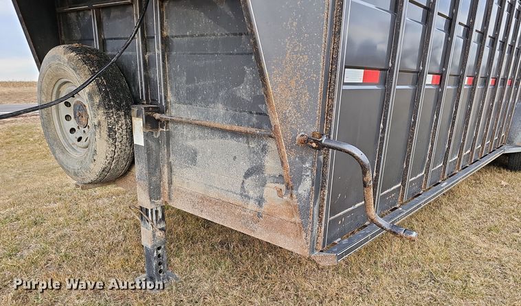 image for item DQ8563 2011 Titan BR8382  livestock trailer