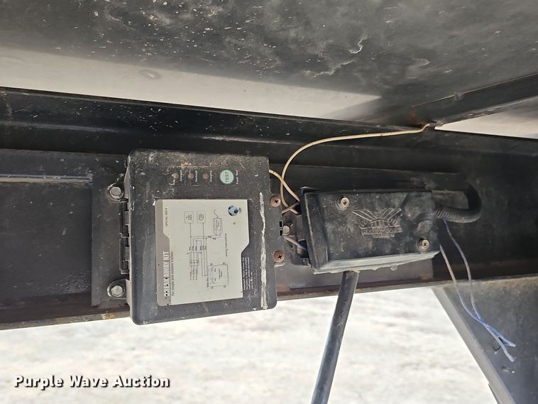 image for item DQ8563 2011 Titan BR8382  livestock trailer