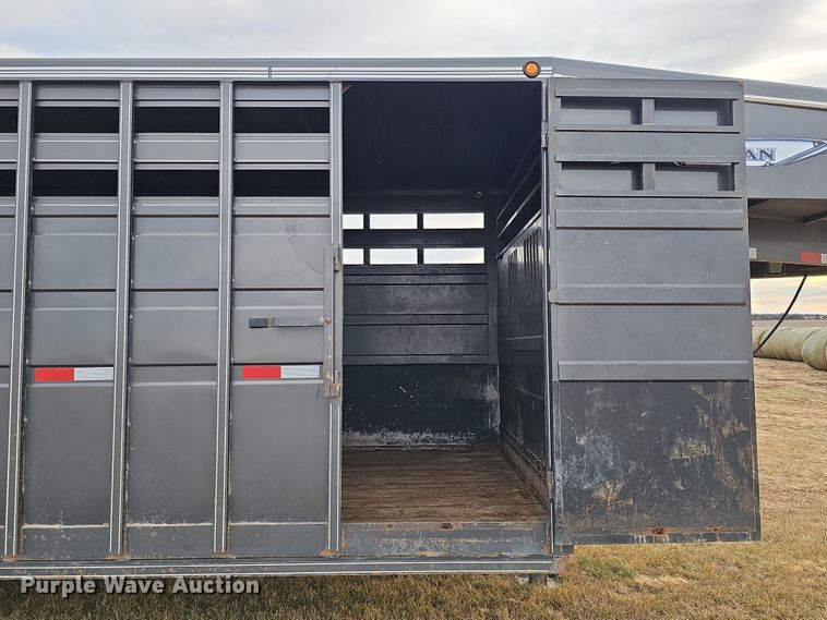 image for item DQ8563 2011 Titan BR8382  livestock trailer