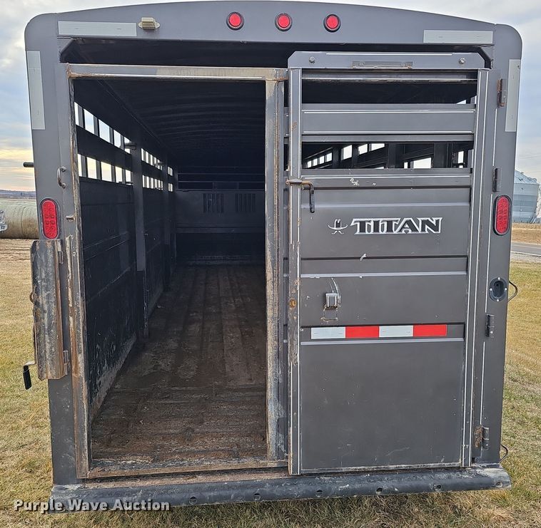image for item DQ8563 2011 Titan BR8382  livestock trailer