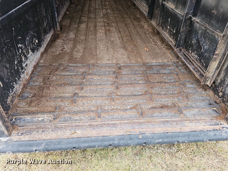 image for item DQ8563 2011 Titan BR8382  livestock trailer