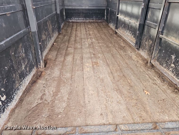 image for item DQ8563 2011 Titan BR8382  livestock trailer