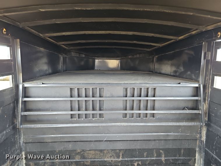 image for item DQ8563 2011 Titan BR8382  livestock trailer