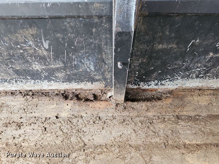 image for item DQ8563 2011 Titan BR8382  livestock trailer