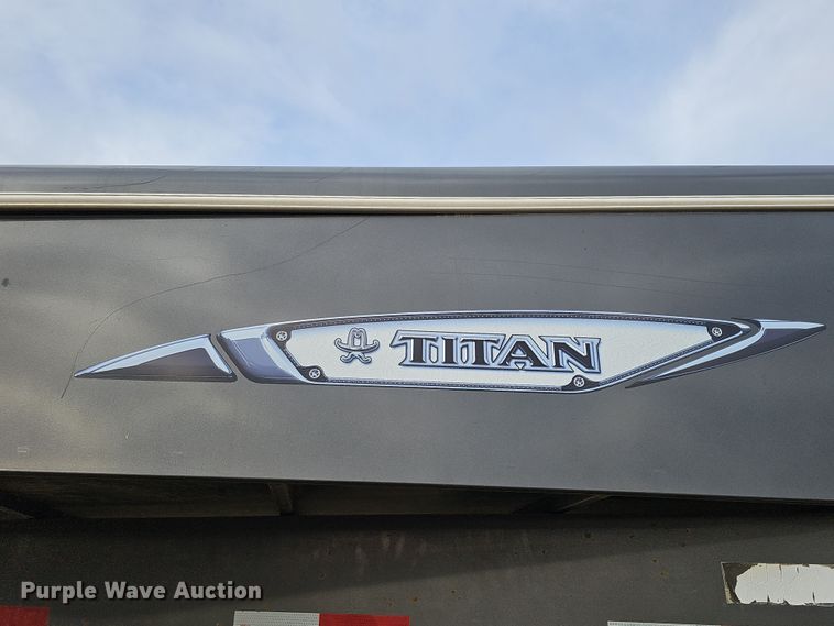 image for item DQ8563 2011 Titan BR8382  livestock trailer