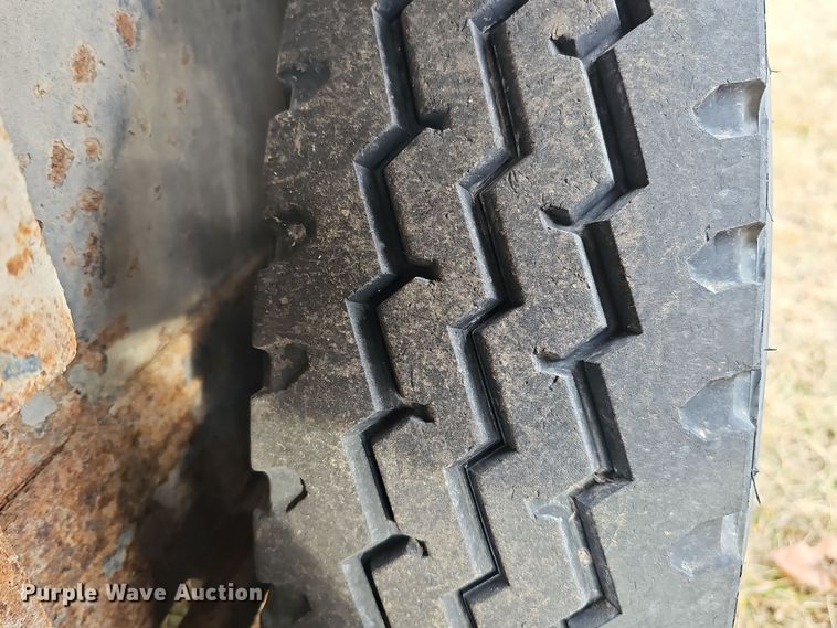 image for item DQ8563 2011 Titan BR8382  livestock trailer