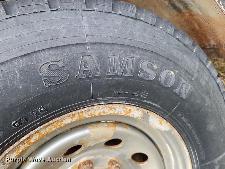 image for item DQ8563 2011 Titan BR8382  livestock trailer