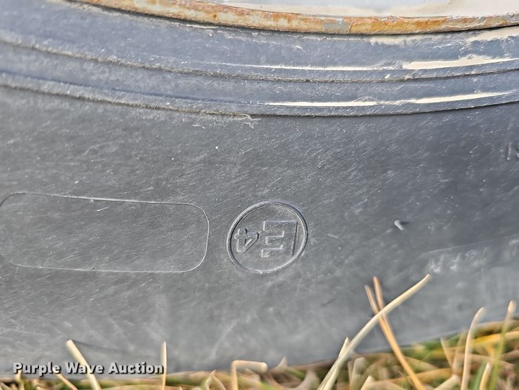 image for item DQ8563 2011 Titan BR8382  livestock trailer