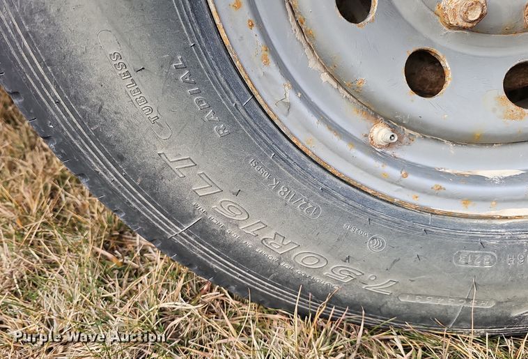 image for item DQ8563 2011 Titan BR8382  livestock trailer