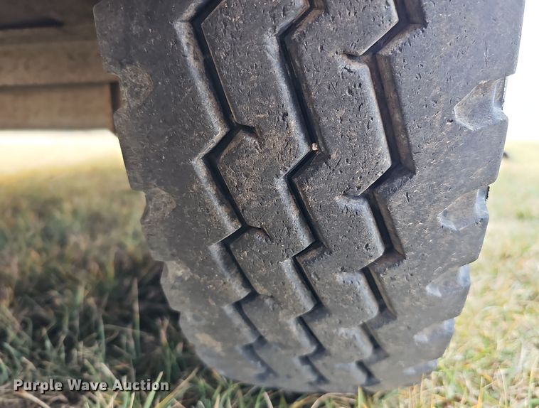 image for item DQ8563 2011 Titan BR8382  livestock trailer