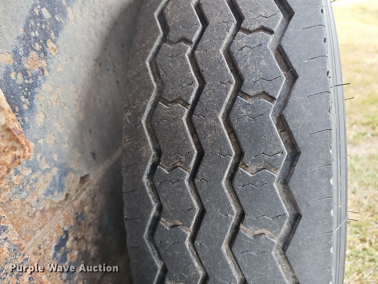 image for item DQ8563 2011 Titan BR8382  livestock trailer