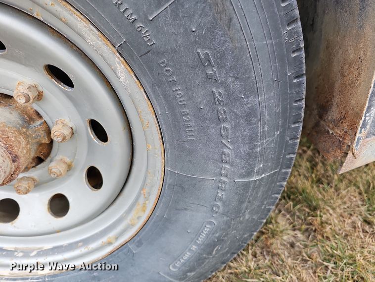 image for item DQ8563 2011 Titan BR8382  livestock trailer