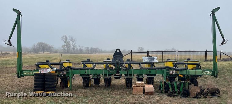 image for item EI0558 John Deere 7300 MaxEmerge 2  planter