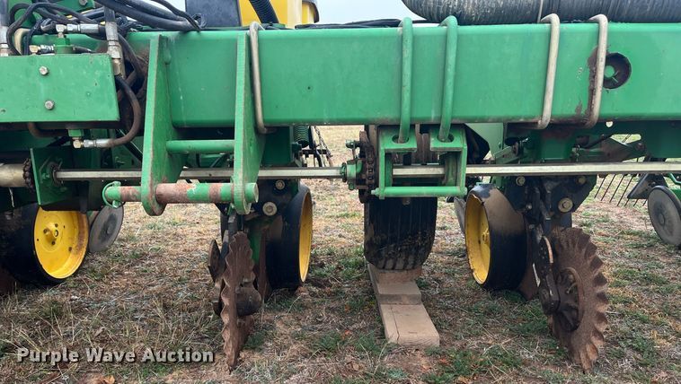 image for item EI0558 John Deere 7300 MaxEmerge 2  planter