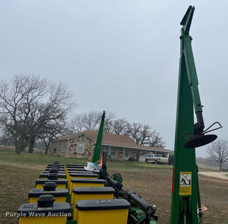 image for item EI0558 John Deere 7300 MaxEmerge 2  planter
