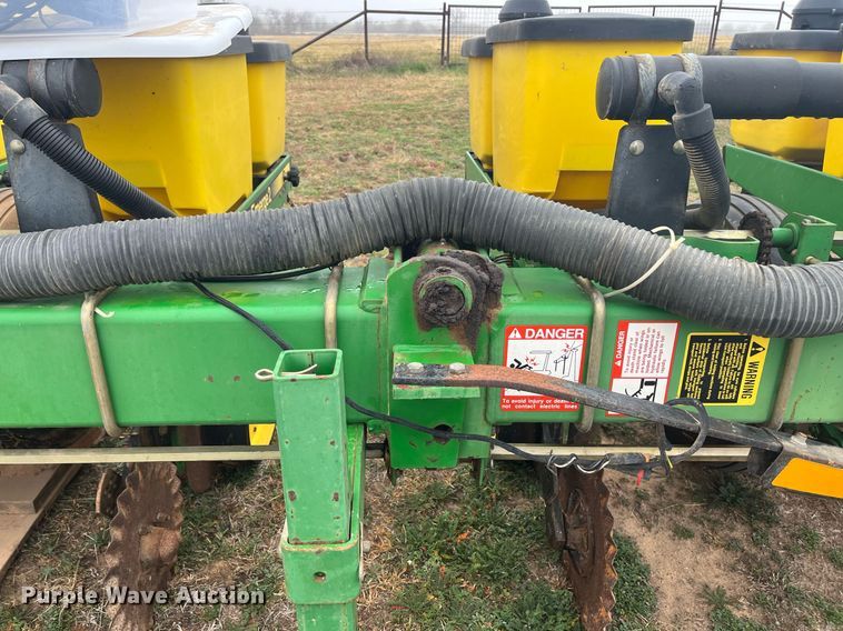 image for item EI0558 John Deere 7300 MaxEmerge 2  planter