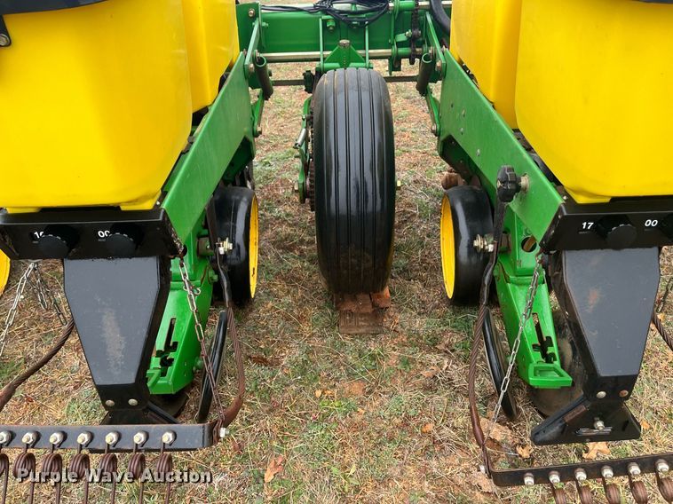 image for item EI0558 John Deere 7300 MaxEmerge 2  planter