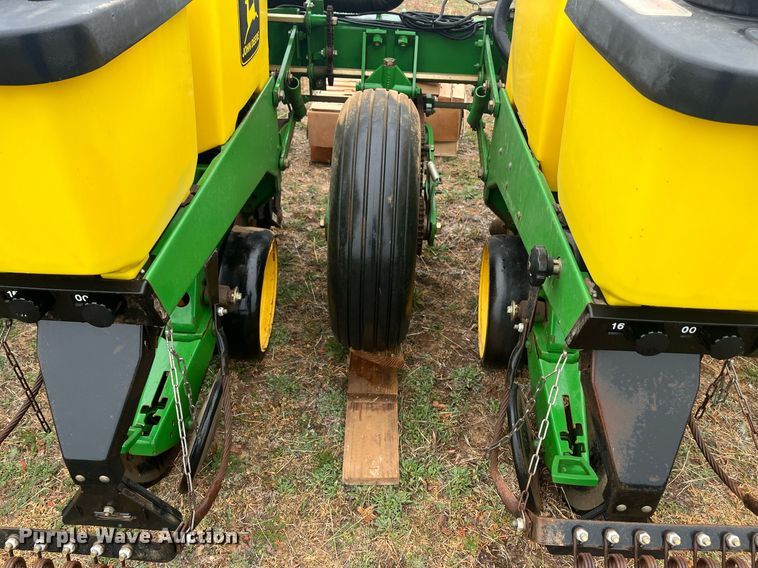 image for item EI0558 John Deere 7300 MaxEmerge 2  planter