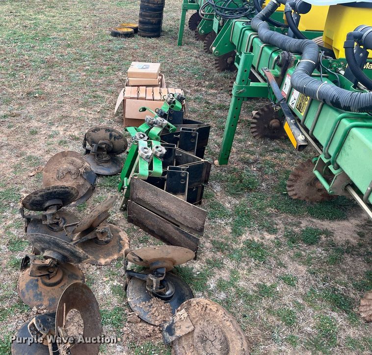 image for item EI0558 John Deere 7300 MaxEmerge 2  planter