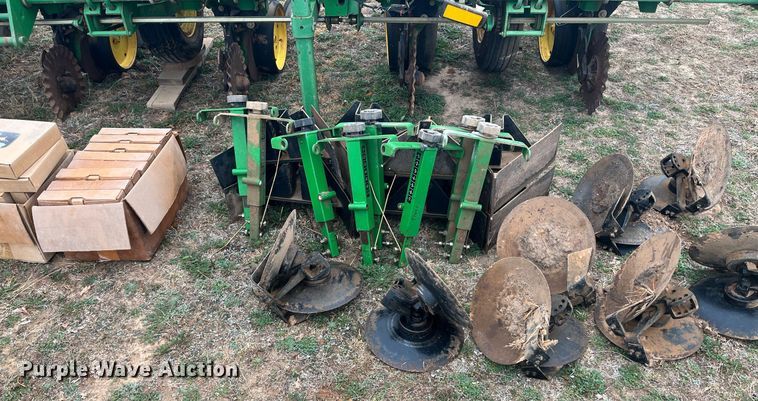 image for item EI0558 John Deere 7300 MaxEmerge 2  planter