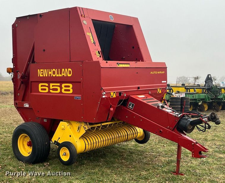 image for item EI0559 2001 New Holland 658  round baler