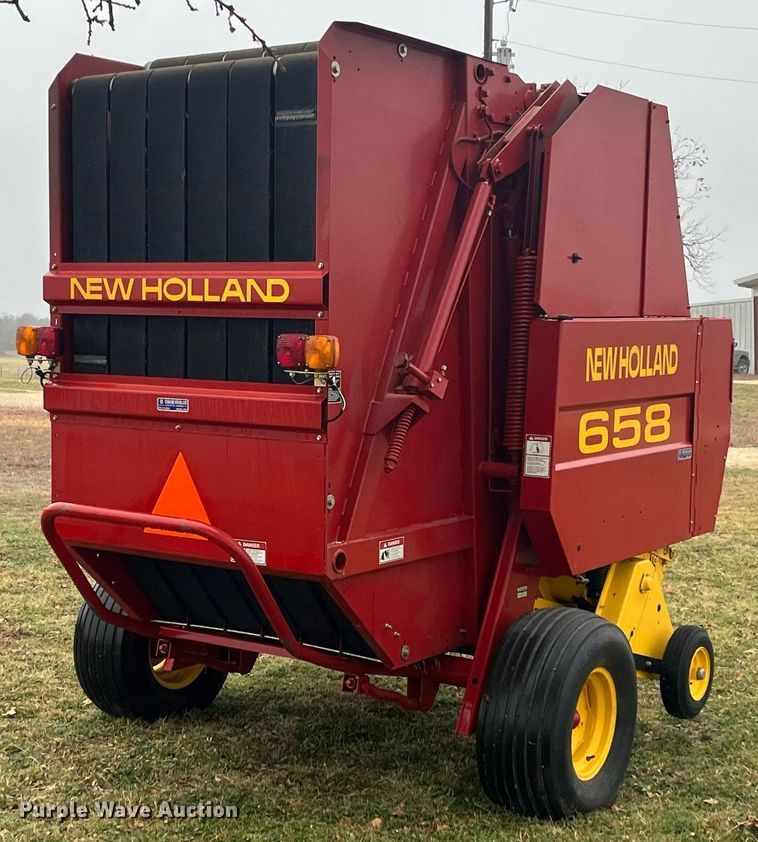 image for item EI0559 2001 New Holland 658  round baler