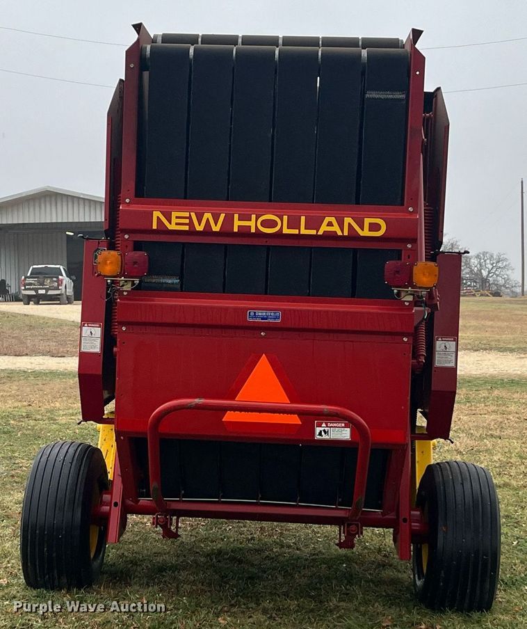 image for item EI0559 2001 New Holland 658  round baler