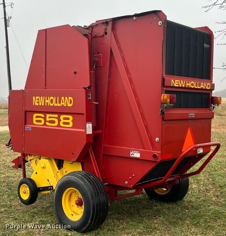 image for item EI0559 2001 New Holland 658  round baler