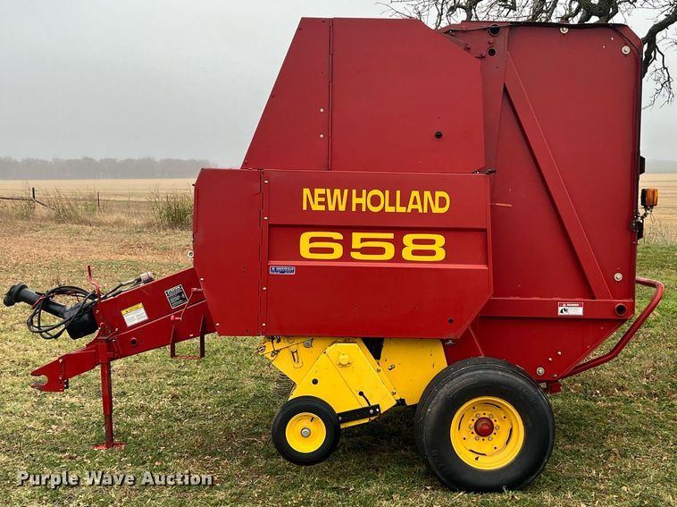 image for item EI0559 2001 New Holland 658  round baler