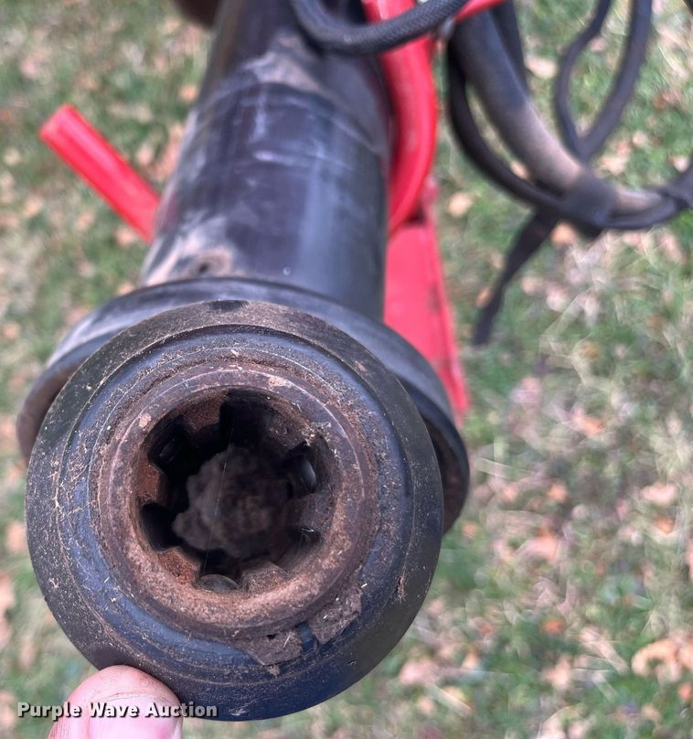 image for item EI0559 2001 New Holland 658  round baler